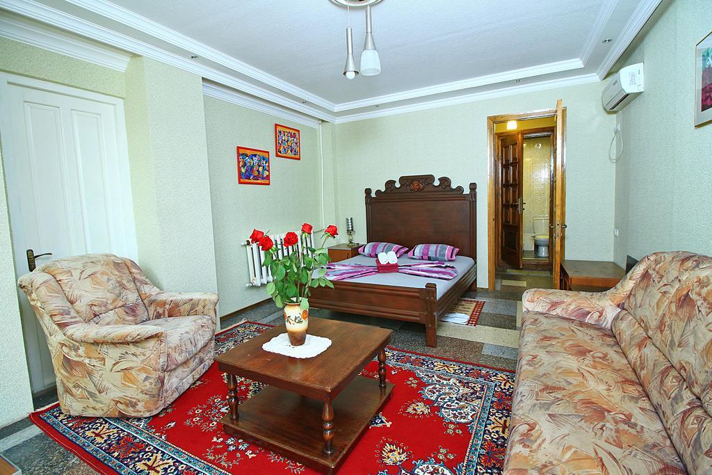 Babilina Hotel Tbilisi Exterior photo